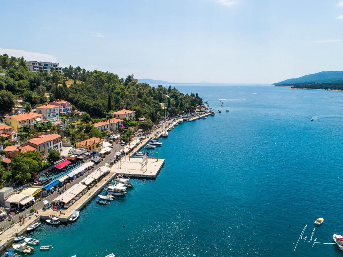 Apartment Suzie Q - Intermezzo With Sea View Рабац Экстерьер фото